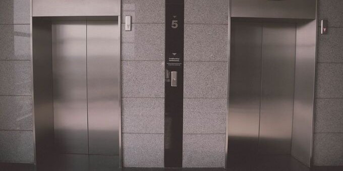 Cos’è un elevator pitch? 5 consigli per farlo al meglio Cos’è un elevator pitch? 5 consigli per farlo al meglio