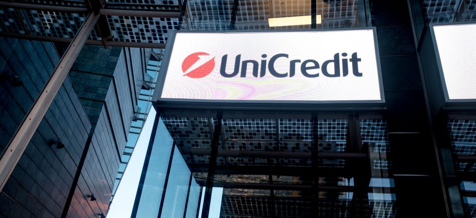 Unicredit: piano industriale 16 miliardi ai soci tra dividendi e buyback