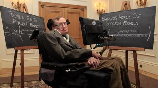 Hawking e il coraggio oltre la malattia: cosa spiega la teoria del tutto Hawking e il coraggio oltre la malattia: cosa spiega la teoria del tutto