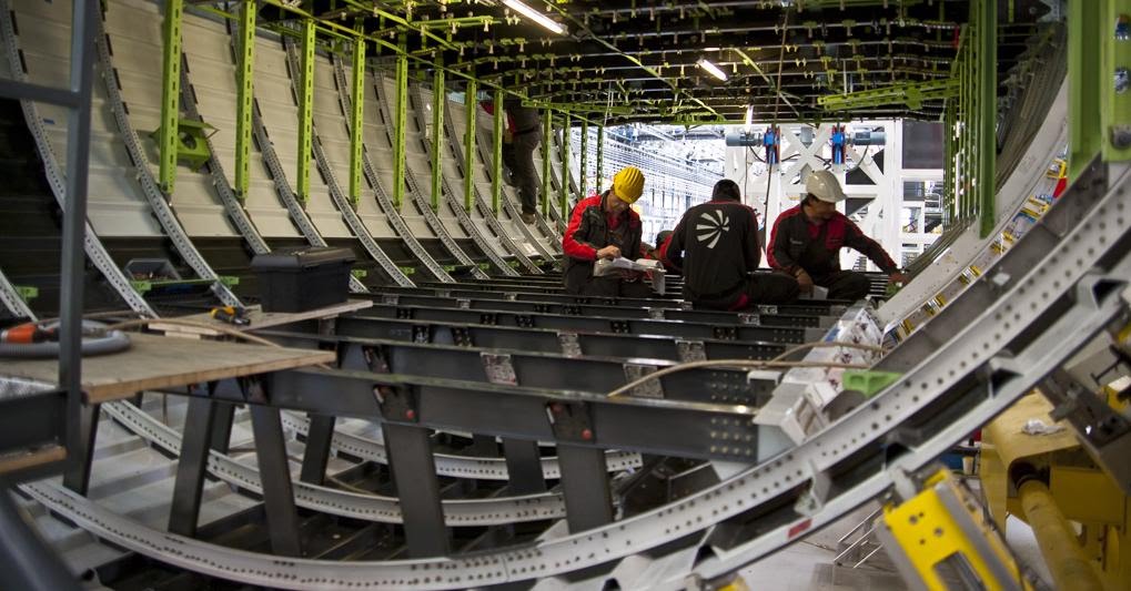 Leonardo investirà 300 milioni per rilanciare gli stabilimenti del Sud Leonardo investirà 300 milioni per rilanciare gli stabilimenti del Sud