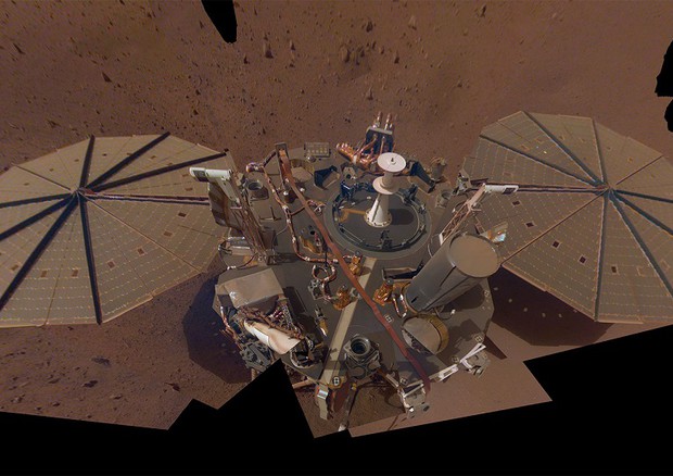 Marte, una tempesta di sabbia ferma la sonda Insight