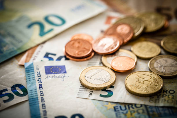 Istat: retribuzione +0,6% nel 2021, cala il potere d’ acquisto