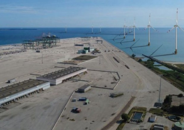 Porto di Taranto: nasce il primo parco eolico d’ Italia e del Mediterraneo Porto di Taranto: nasce il primo parco eolico d’ Italia e del Mediterraneo
