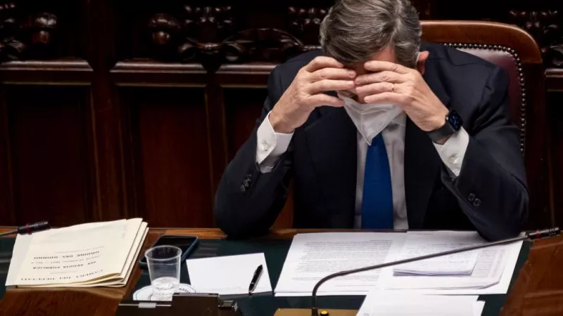 Solidarietà a Draghi: l’unico adulto in un parco giochi Solidarietà a Draghi: l’unico adulto in un parco giochi