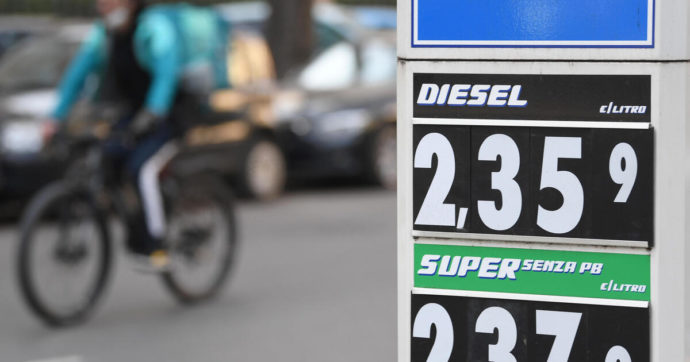 PRIMI PROVVEDIMENTI PER IL CARO CARBURANTI PRIMI PROVVEDIMENTI PER IL CARO CARBURANTI