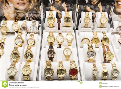 GIOVENTU’ ALIENATA, ANZI ‘OROLOGIATA’ GIOVENTU’ ALIENATA, ANZI ‘OROLOGIATA’