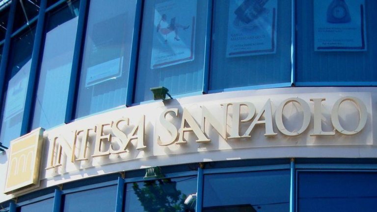 Intesa Sanpaolo: in ambito Esg punta a una posizione di leader mondiale in 2022 e 2025