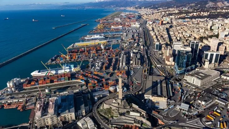 Porto di Genova: la svolta green comincia da fotovoltaico e banchine elettrificate