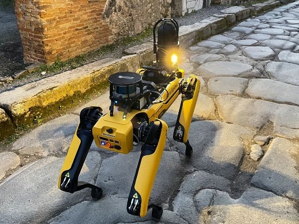 Cercate il futuro? Provate a Pompei: Spot vi aspetta lì Cercate il futuro? Provate a Pompei: Spot vi aspetta lì