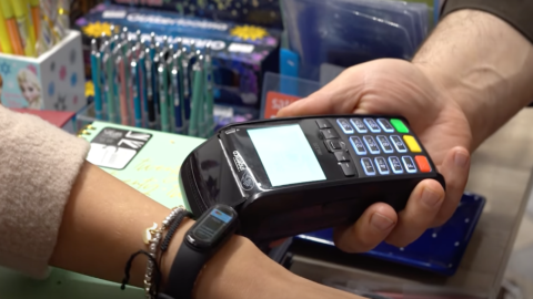 Pagamenti contactless con lo smartwatch: tutto quello che c’è da sapere Pagamenti contactless con lo smartwatch: tutto quello che c’è da sapere