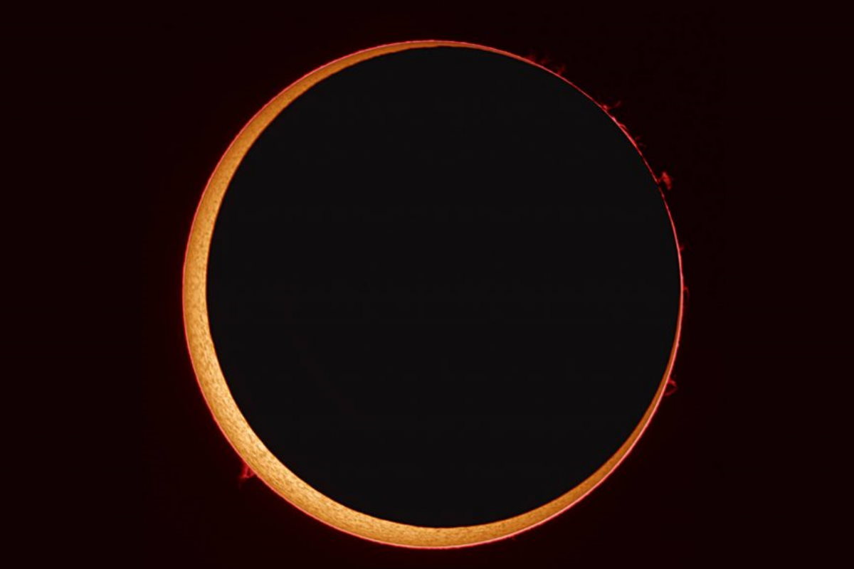 Quest’anno si potrà ammirare il rarissimo spettacolo dell’eclissi solare ibrida, dove e come assistere all’evento