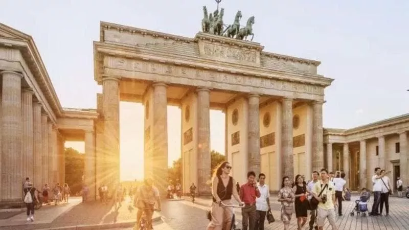 Caldo record: Berlino impone il “pisolino”