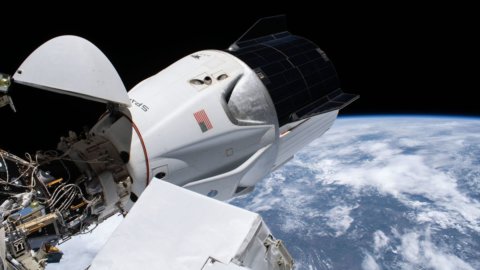 Intesa Sanpaolo investe in SpaceX, l’azienda di Elon Musk per i viaggi nello spazio