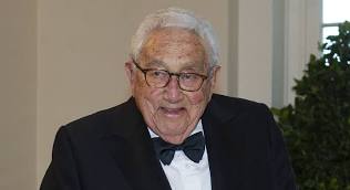 E’ morto Henry Kissinger, straordinario machiavellico mediatore di due mondi