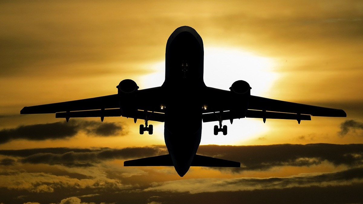 Decarbonizzazione del trasporto aereo: strategie e soluzioni nel nuovo studio di Cdp