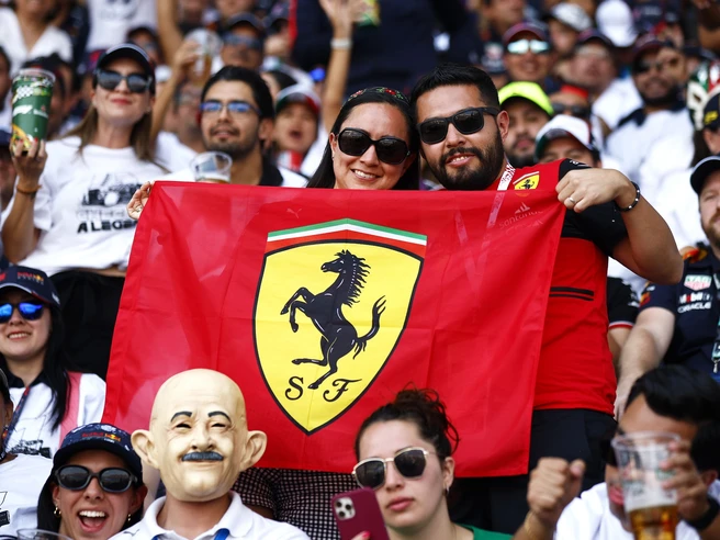 Ferrari: ricavi e consegne auto in aumento