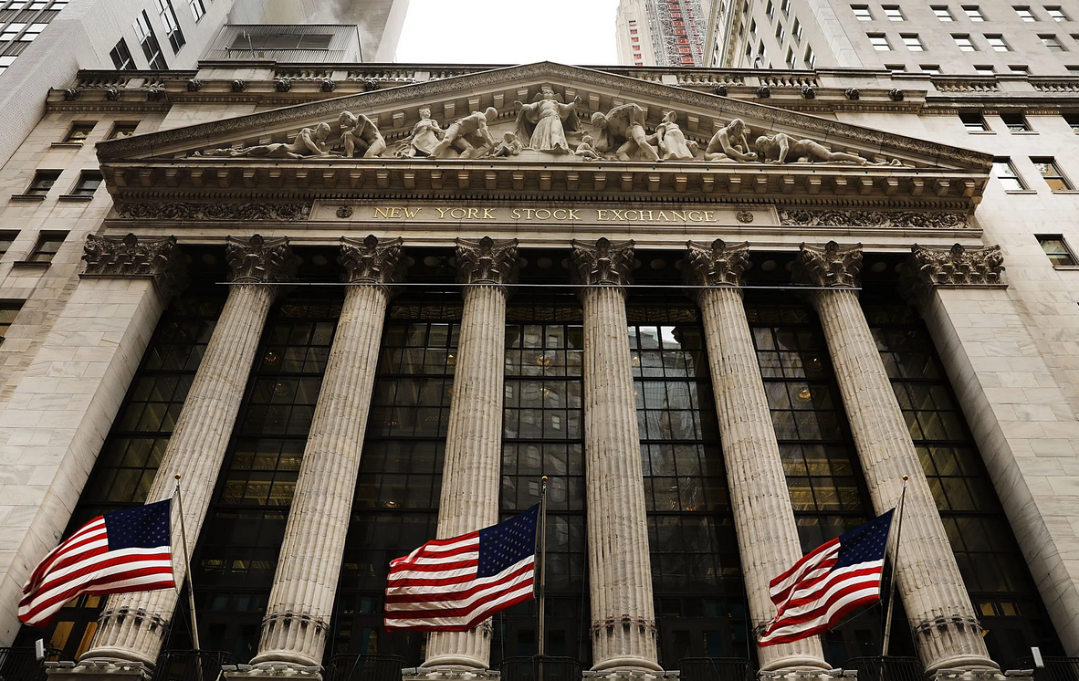 Wall Street negativa ma gli indici restano in territorio record.